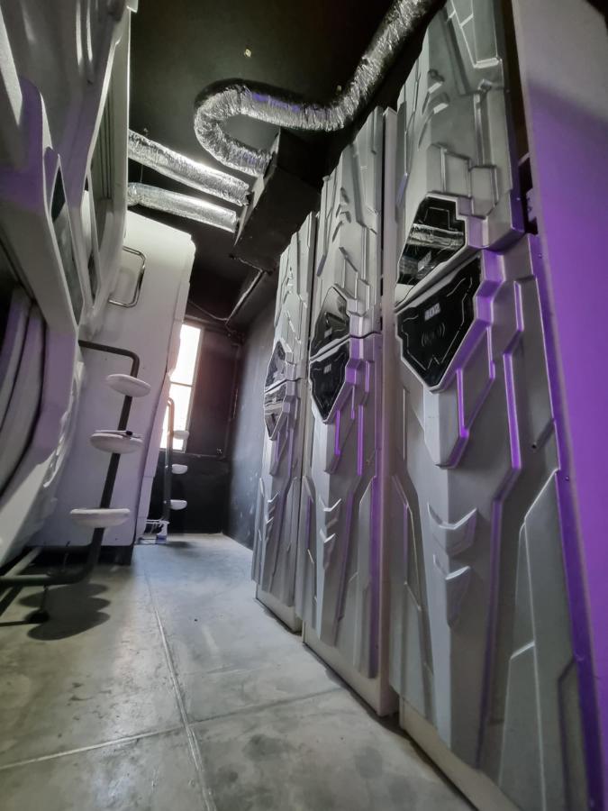 Met A Space Pod @Phrom Phong Банкок Екстериор снимка