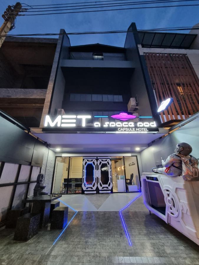 Met A Space Pod @Phrom Phong Банкок Екстериор снимка