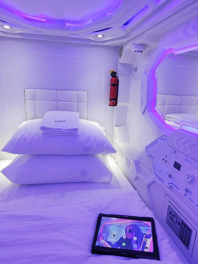 Met A Space Pod @Phrom Phong Банкок Екстериор снимка